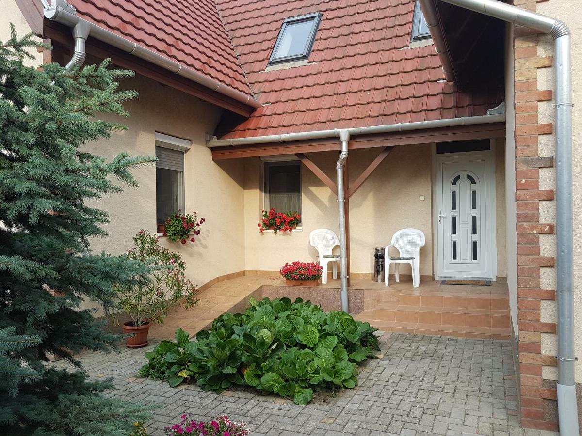 Villa Bellanova Hajdúszoboszló Exteriör bild