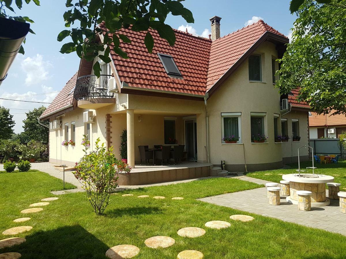 Villa Bellanova Hajdúszoboszló Exteriör bild